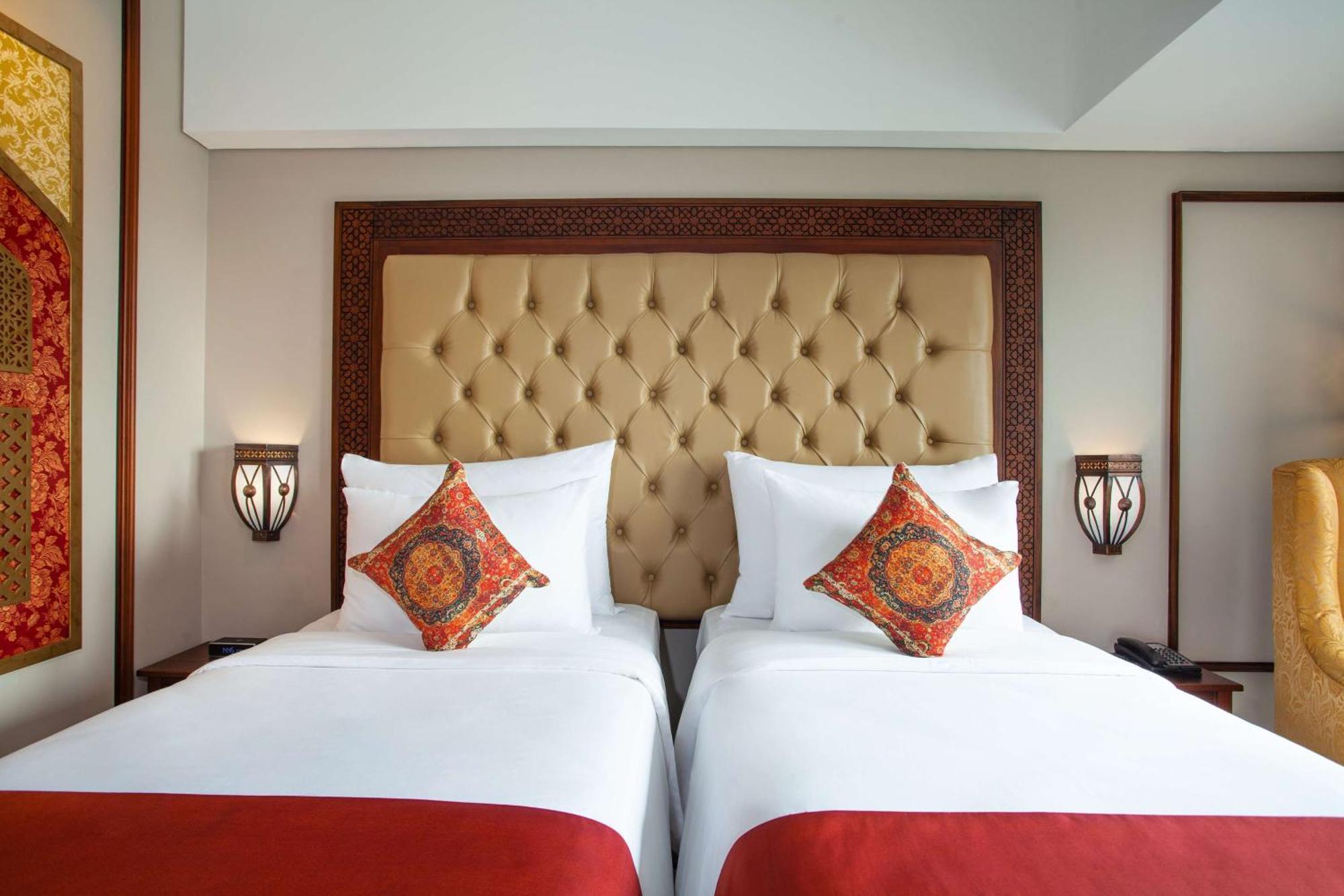 Alhambra Hotel & Convention, BW Signature Collection 打横 外观 照片